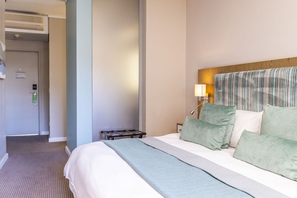 aha Harbour Bridge Hotel & Suites Standard Room, 1 Queen Bed 5