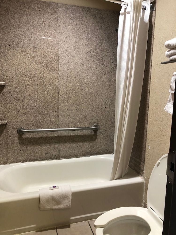 Motel 6 Brenham, TX Deluxe Room, 2 Queen Beds, Non Smoking, Refrigerator & Microwave 10