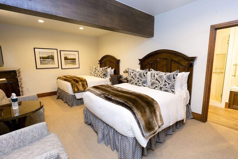 Luxury Townhome, 4 Bedrooms, Hot Tub (Multi-Level)