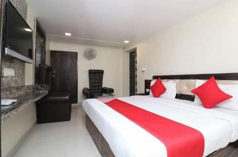 Hotel LR Regency Deluxe Room 2