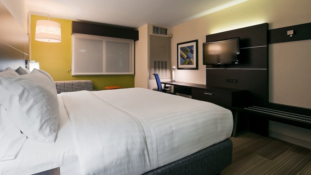 Standard Room, 1 Queen Bed, Accessible (Accessible Tub)