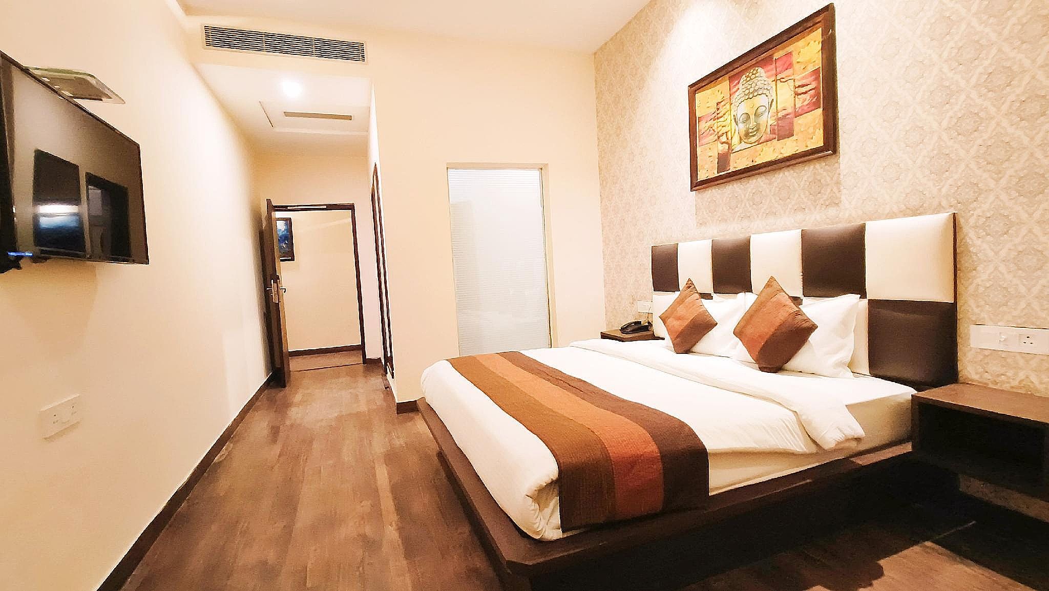 Sallow Royal Suites by Dew Drop Deluxe Room 2