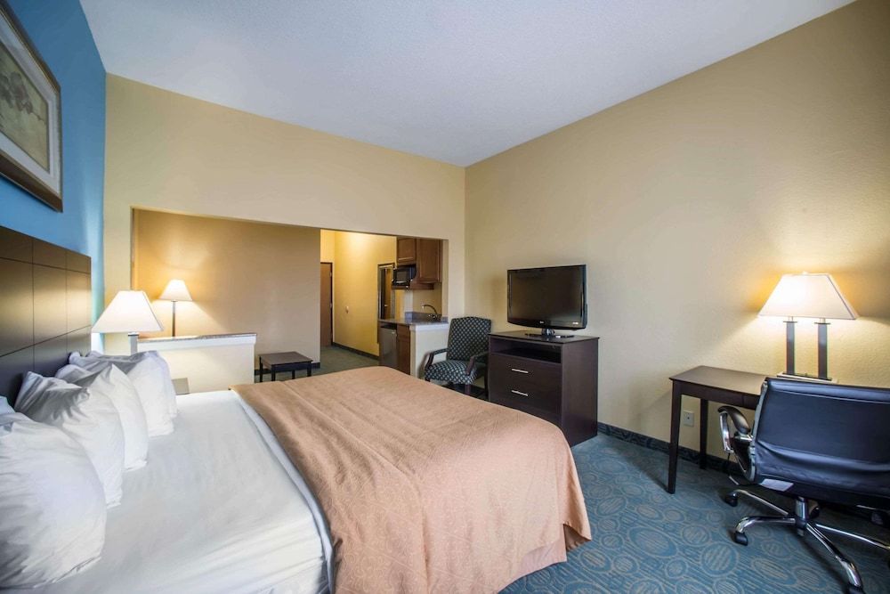 Suite, 1 King Bed, Non Smoking