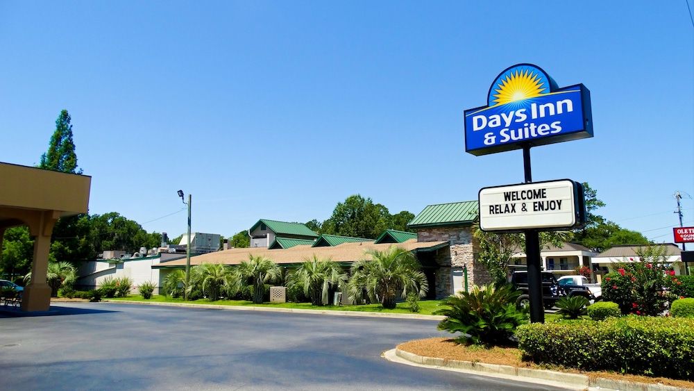 undefined Days Inn & Suites by Wyndham Savannah Midtown 7