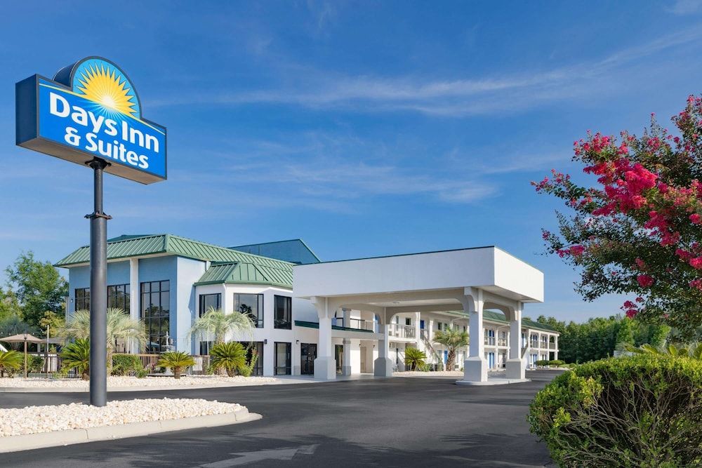 undefined Days Inn & Suites by Wyndham Savannah Midtown 8
