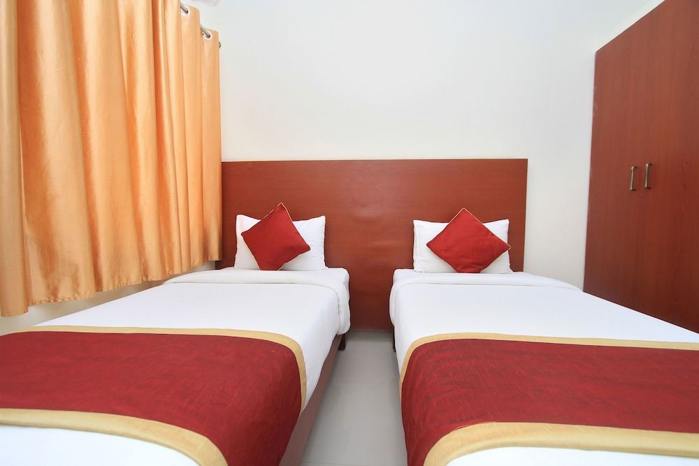 OYO 9653 Ample Premium Suites Double or Twin Room 2