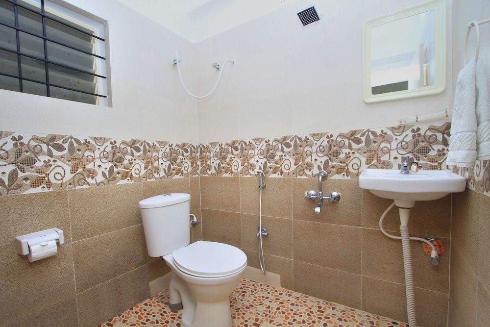 OYO 9653 Ample Premium Suites Double or Twin Room 6