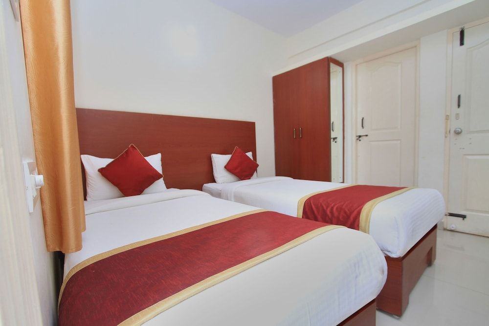 OYO 9653 Ample Premium Suites Double or Twin Room 3