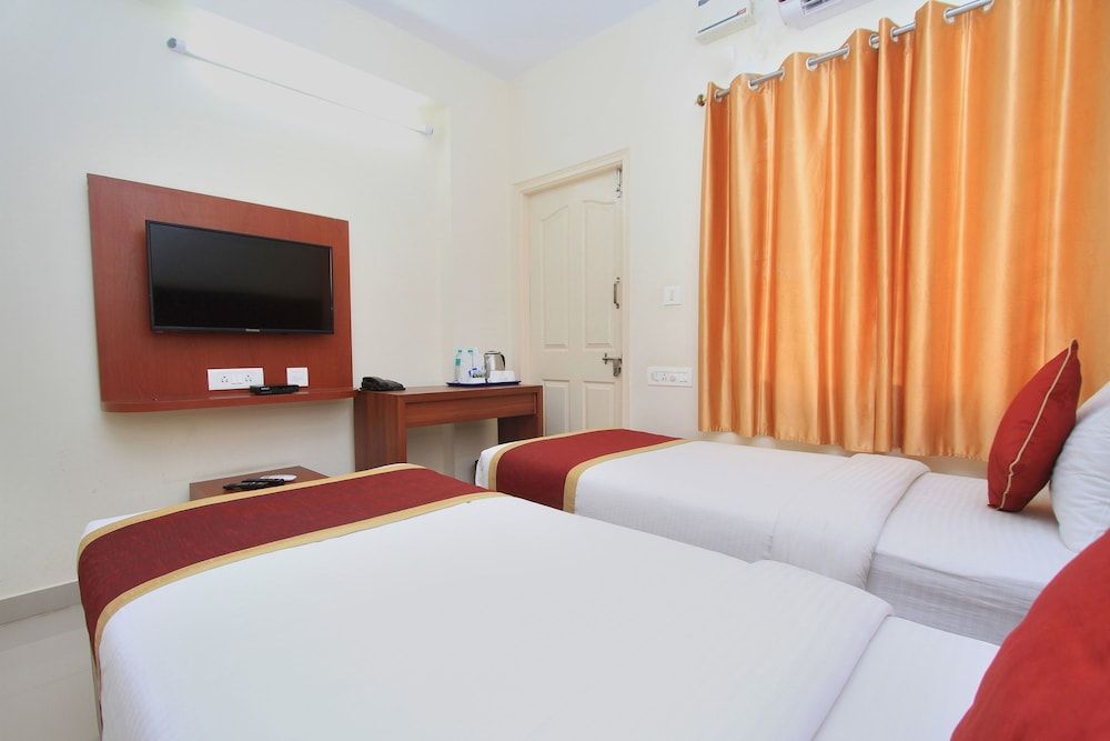 OYO 9653 Ample Premium Suites Double or Twin Room