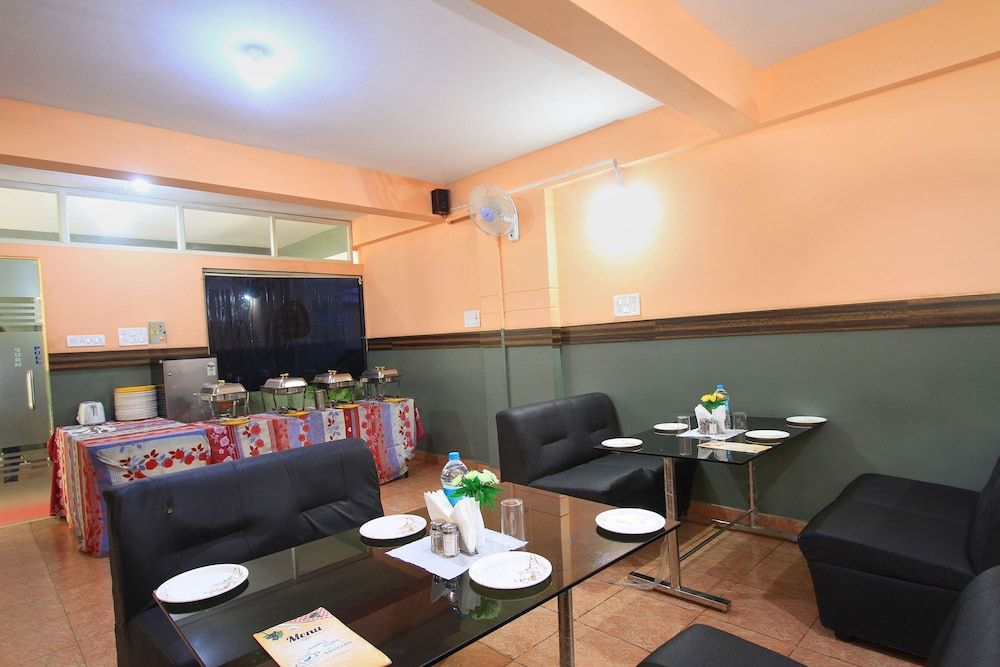 undefined OYO 9653 Ample Premium Suites 6