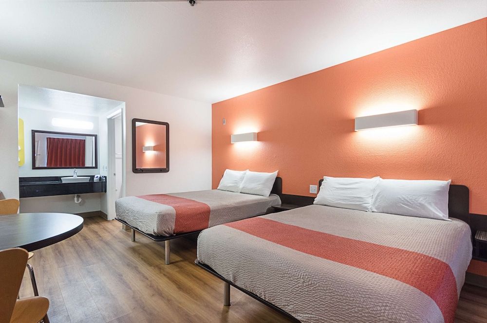 Deluxe Room, 2 Queen Beds, Non Smoking, Refrigerator & Microwave