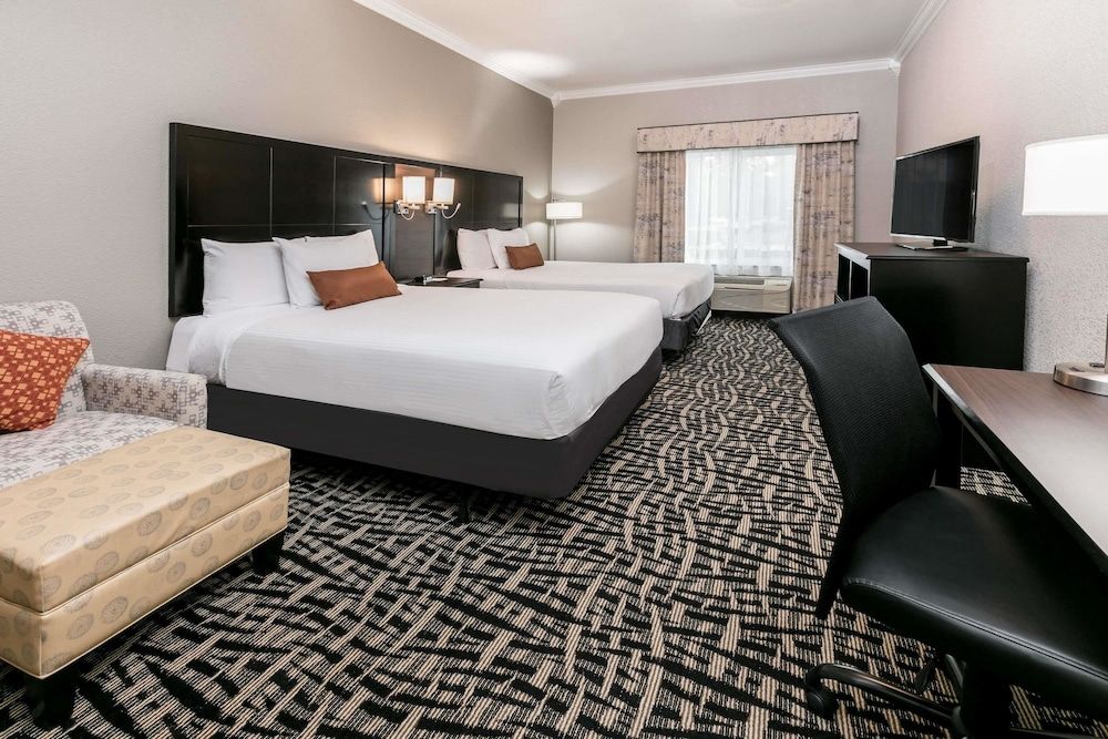 Room, 1 Queen Bed, Accessible, Non Smoking (Mobility/Hearing, Tub w/ Grab Bars)
