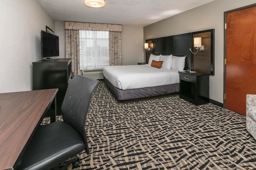 Room, 1 King Bed, Accessible, Non Smoking (Hearing, Tub w/ Grab Bars)