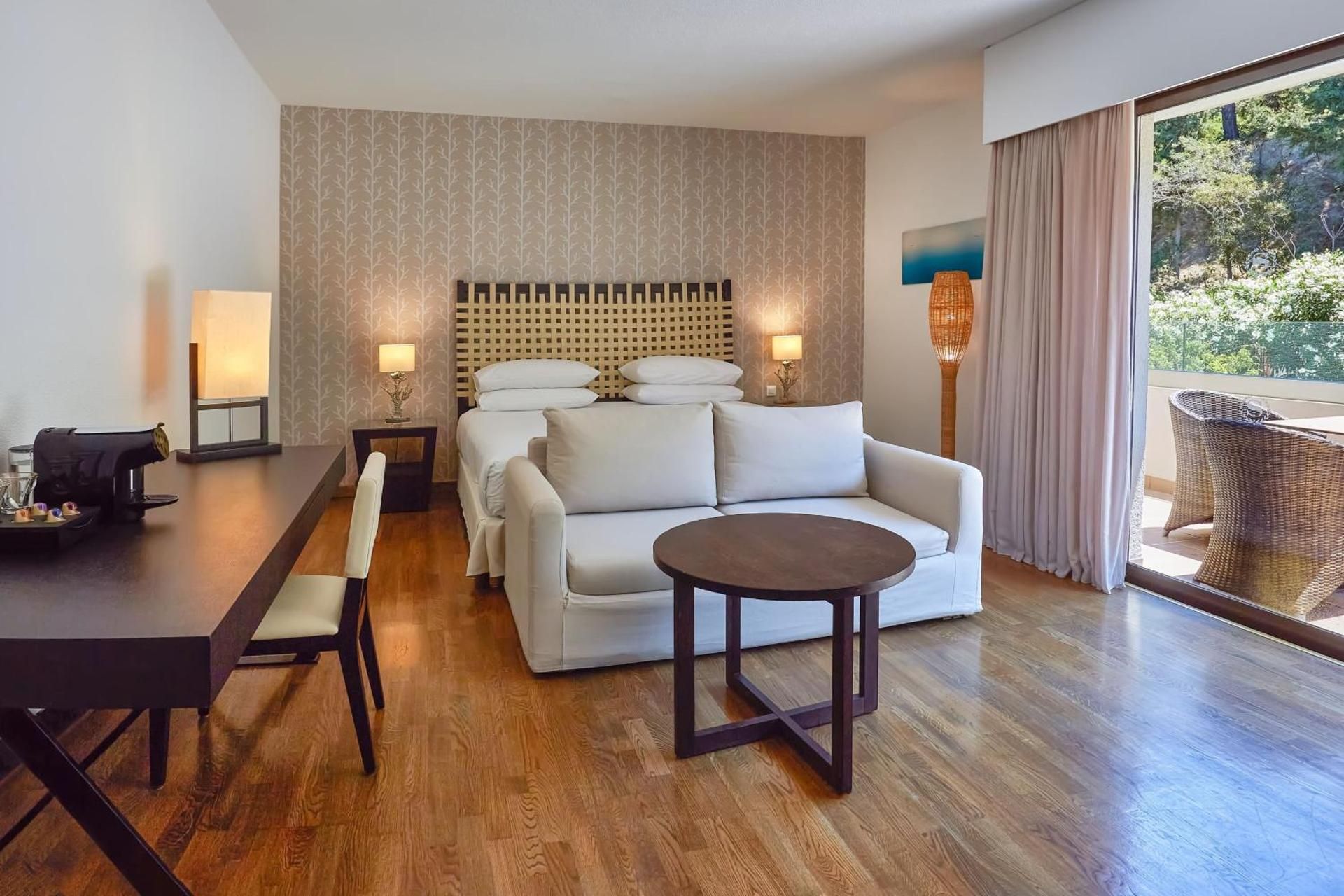 Junior King Suite with Mountain View