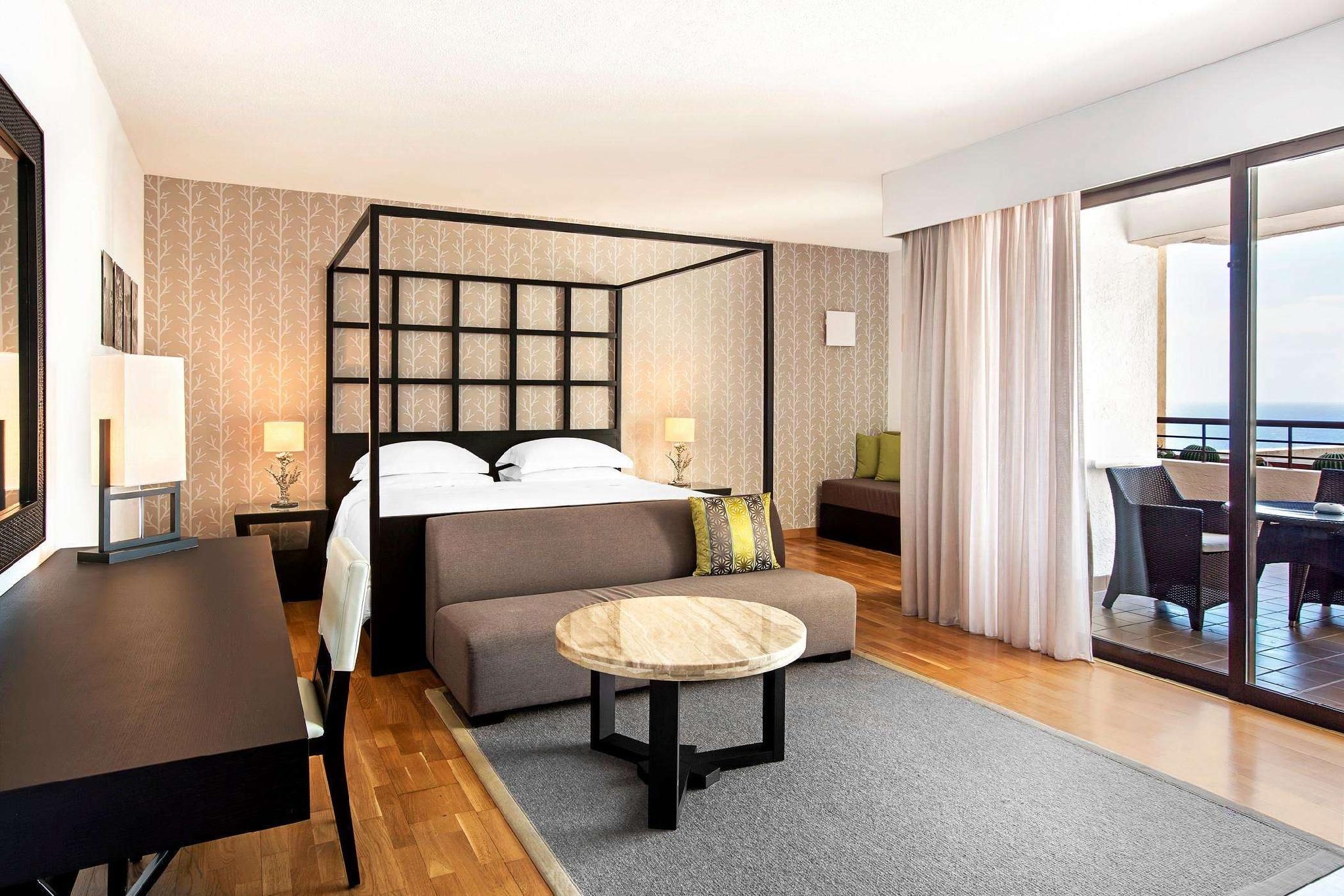 Junior Suite, 1 Bedroom Junior Suite, 1 King, Sea view, Balcony