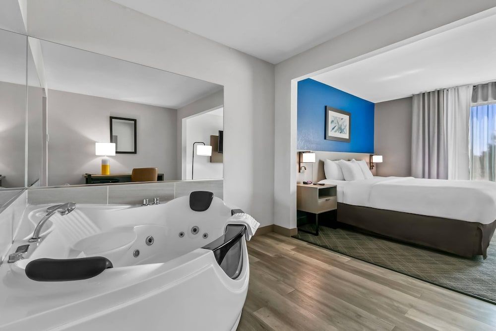 Room, 1 King Bed, Non Smoking, Hot Tub