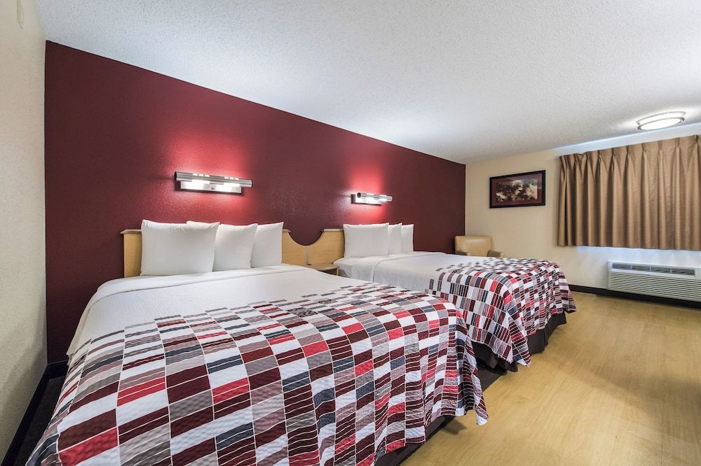 Standard Room, 2 Queen Beds, Accessible (Roll-In Shower, Smoke Free)