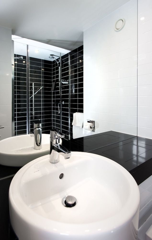 Holiday Inn Express London - Wimbledon South by IHG Standard Room, 1 Double Bed with Sofa bed 7