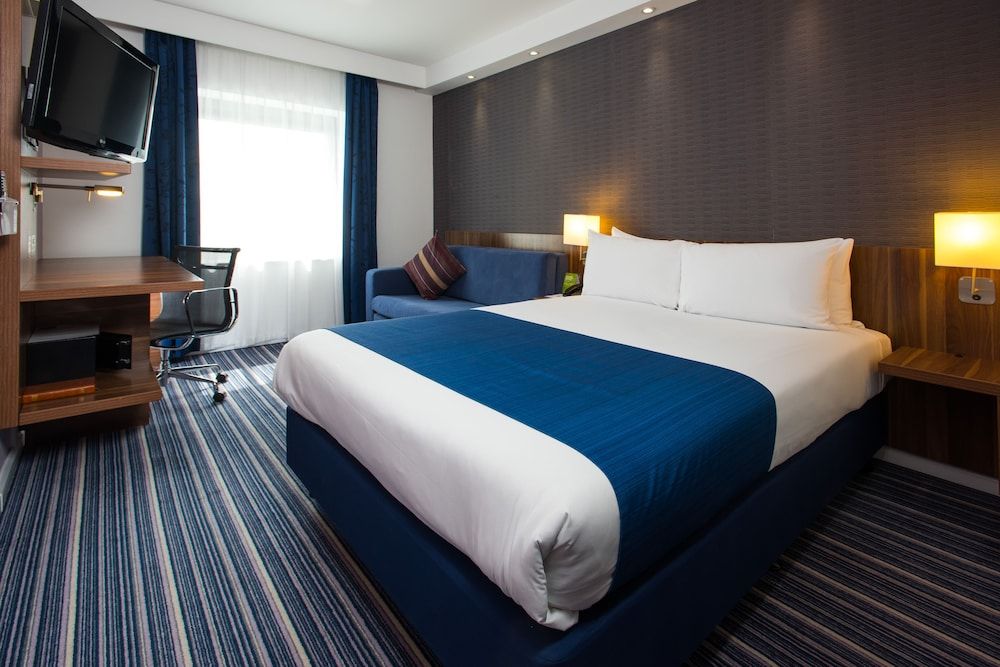 Holiday Inn Express London - Wimbledon South by IHG Standard Room, 1 Double Bed with Sofa bed 2