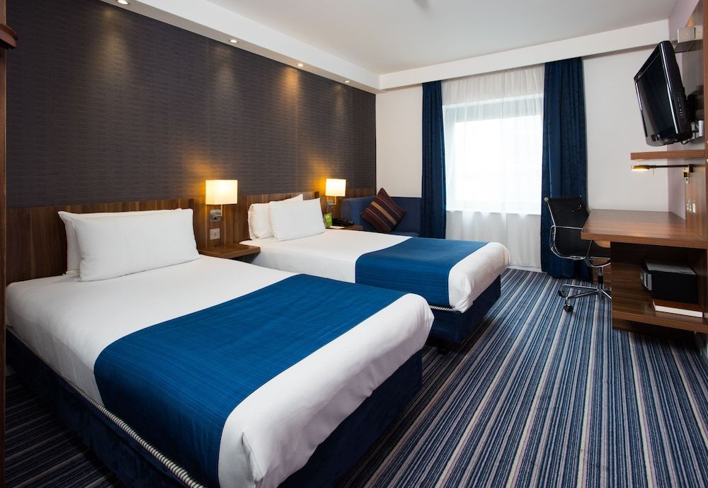 Holiday Inn Express London - Wimbledon South by IHG Standard Room, 2 Twin Beds 5