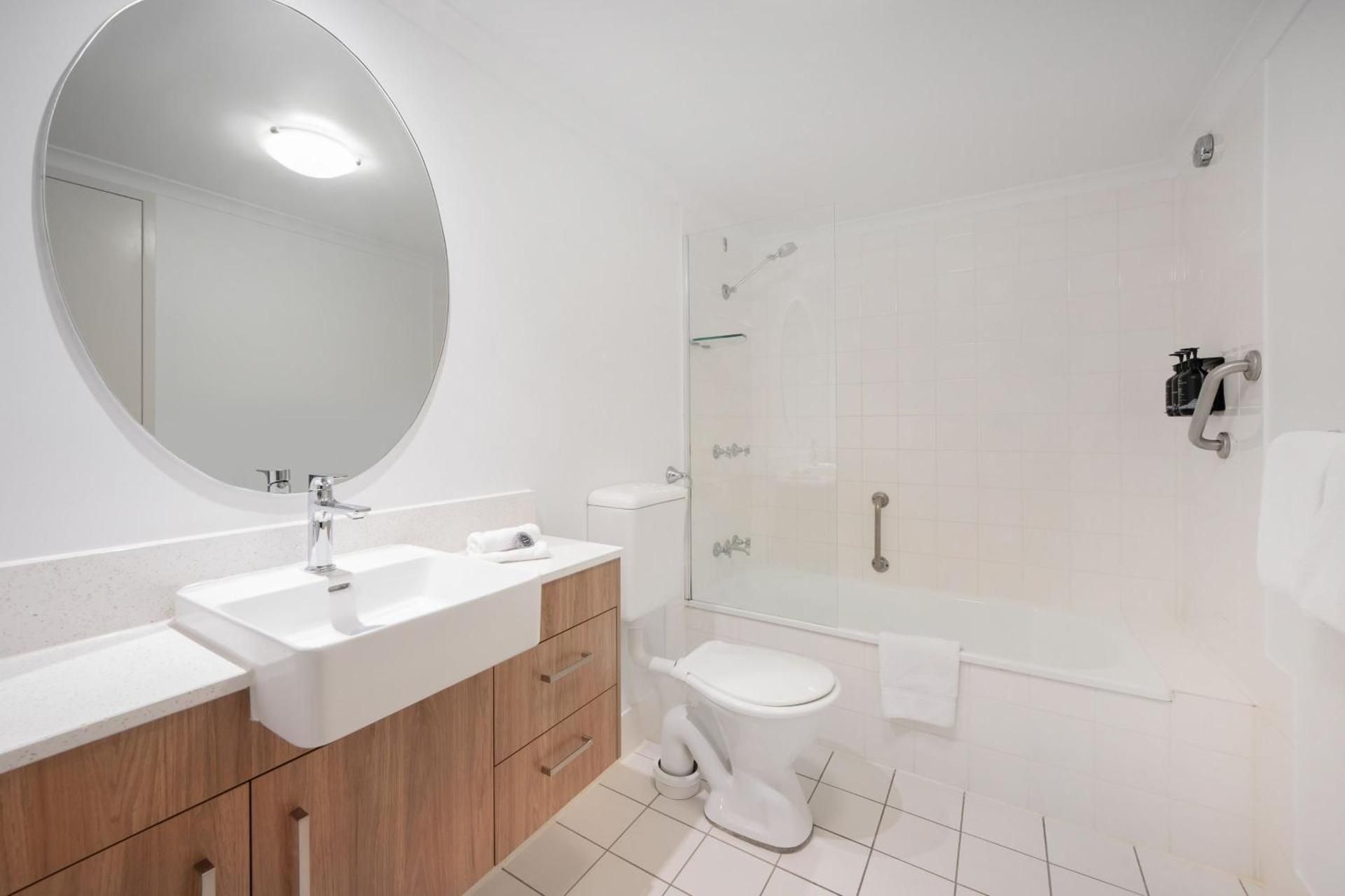 Mantra on Northbourne Canberra One-Bedroom Apartment with View 3