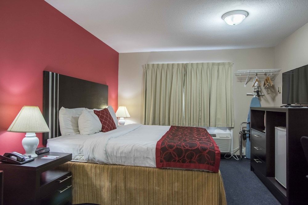 Room, 1 Queen Bed, Non Smoking, Kitchenette