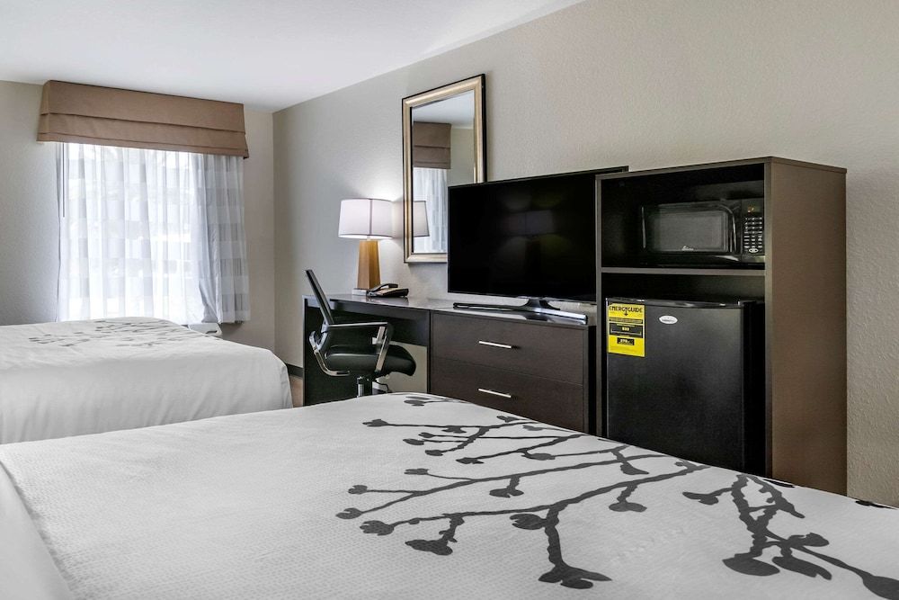 Standard Room, 2 Queen Beds, Non Smoking