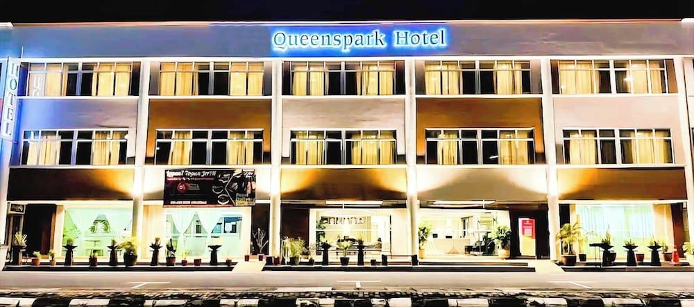 undefined Desa Queenspark Hotel 8