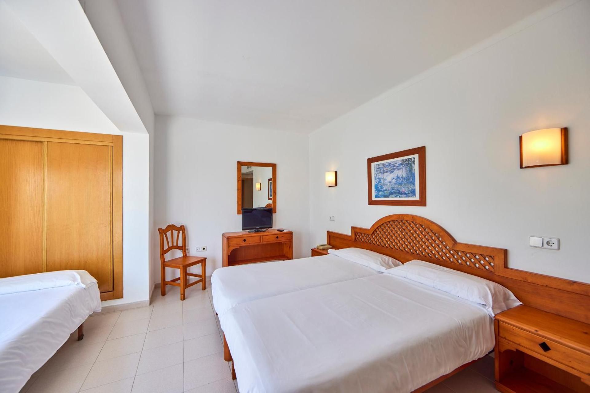 Triple Room (2 Adults + 1 Child)