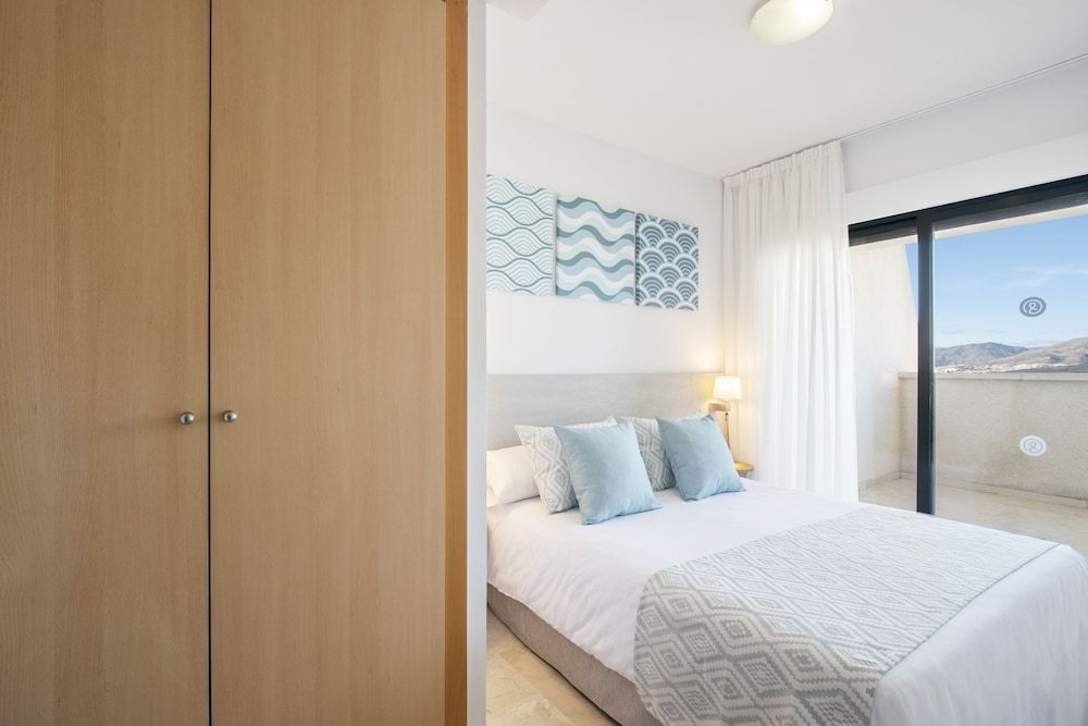 Pierre & Vacances Benidorm Horizon Panoramic Apartment, 1 Bedroom, Balcony 3