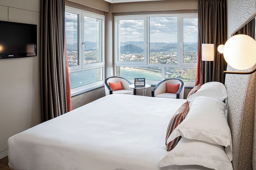 Privilege, Room, Balcony