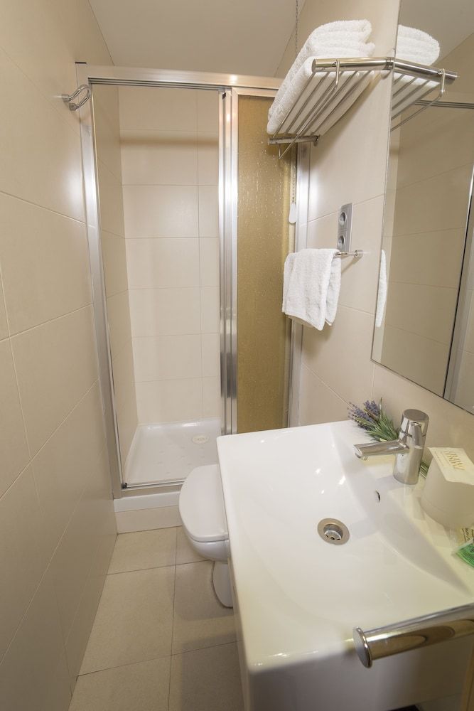 Ciudad Condal Superior Double Room 11