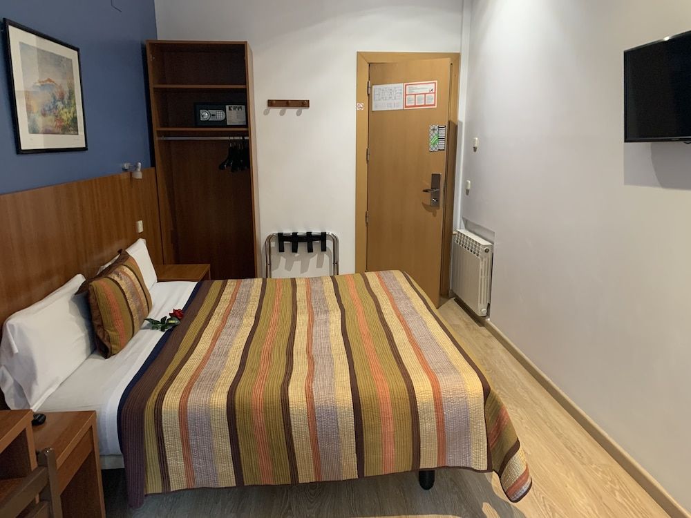 Ciudad Condal Superior Double Room 7