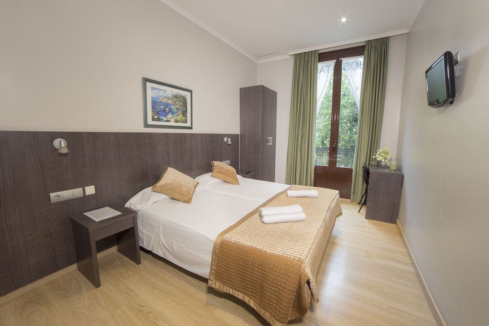 Ciudad Condal Superior Double Room 2