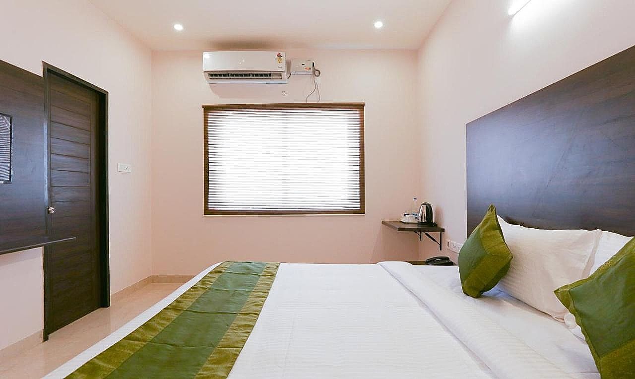 Treebo Hi Line Apartments Kalapatti Deluxe Double Room 3