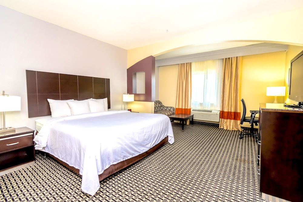 undefined Econo Lodge Inn & Suites East 4