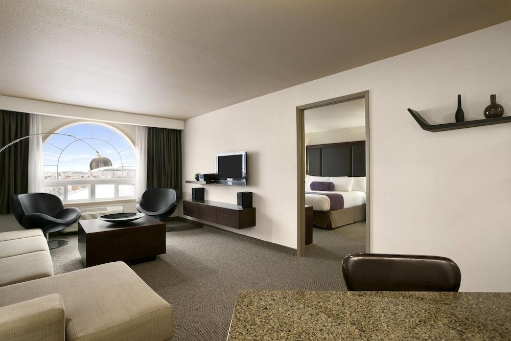 PREMIUM KING SUITE WITH FIREPLACE