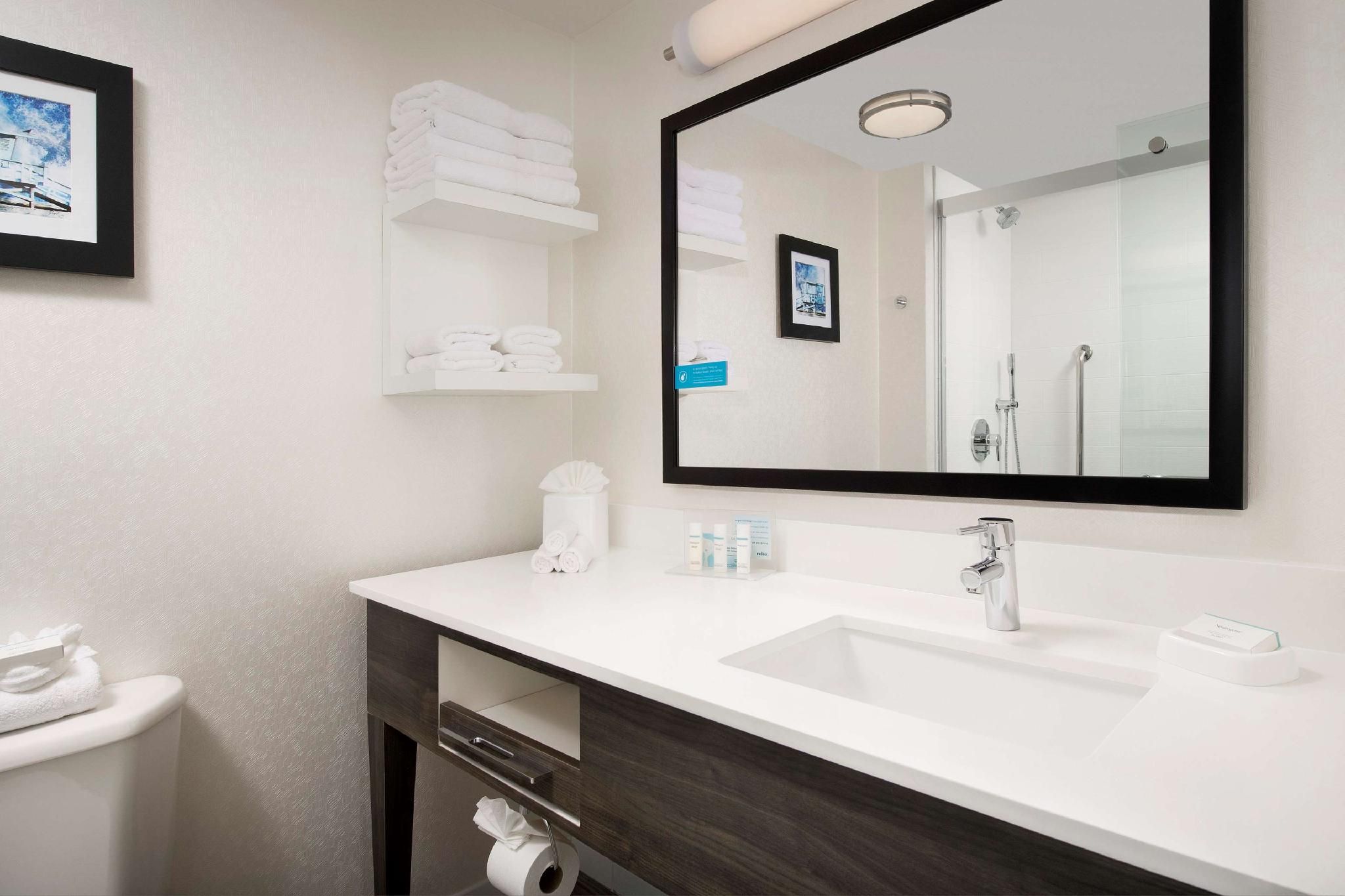 2 QNS SHOWER ONLY W/FRIDGE-MICROWV NOSMOKING