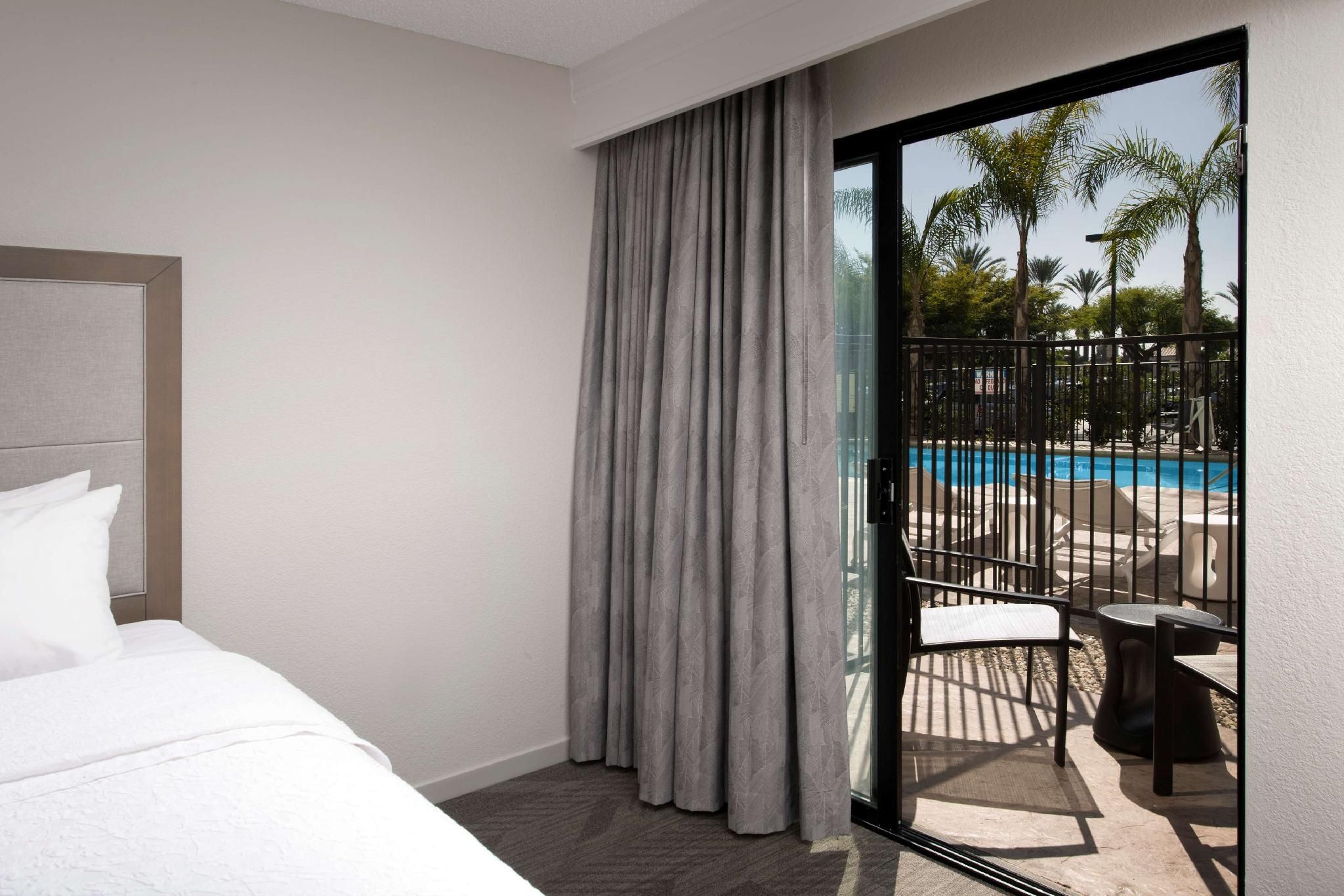 2 QUEEN BEDS LANAI W/ TUB