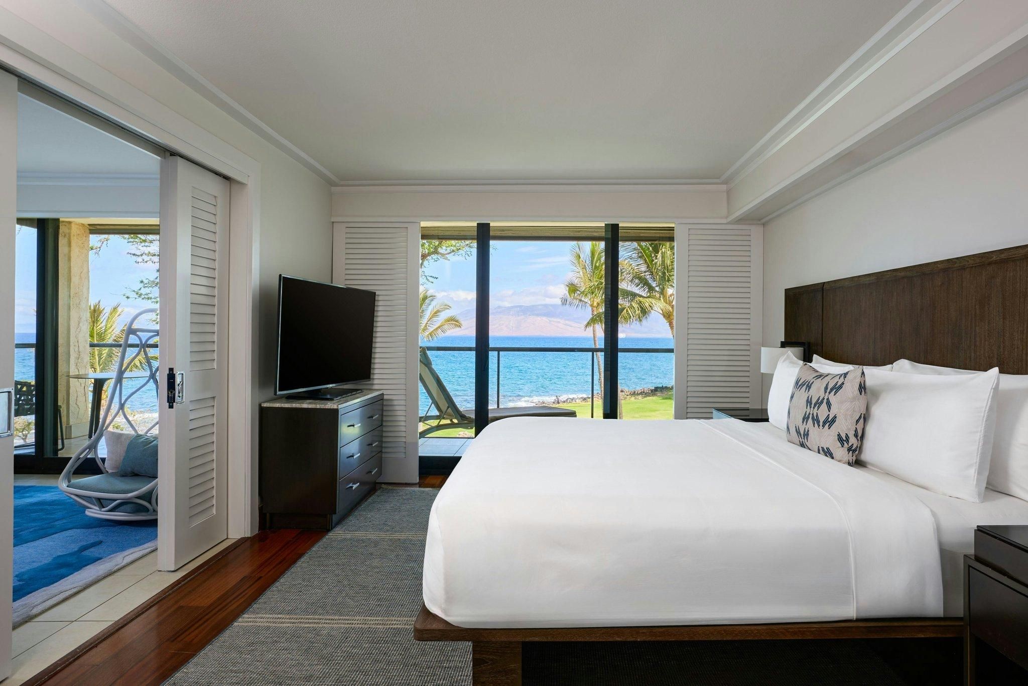 Oceanfront Suite, 1 Bedroom Suite, 1 King, Balcony