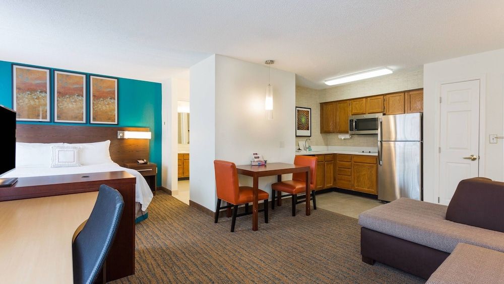 Studio, 1 Queen Bed with Sofa bed (Mobility/Hearing Access, Transf Shwr)
