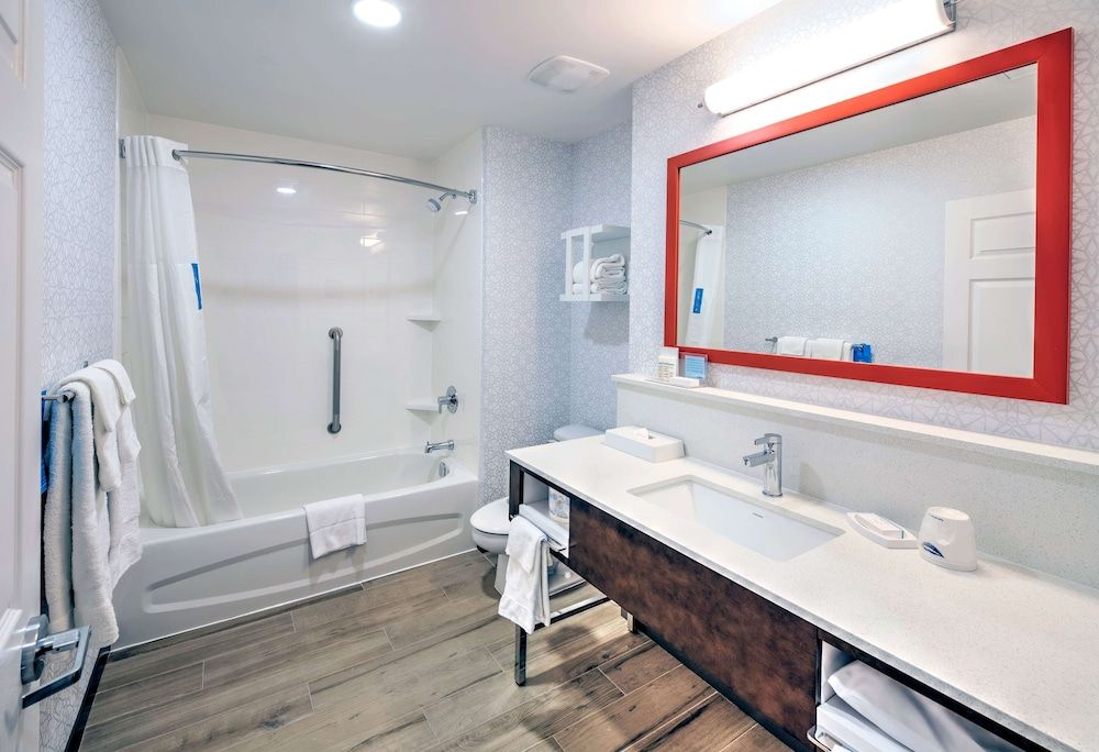 Hampton Inn by Hilton Ottawa Room, 2 Queen Beds, Non Smoking 5