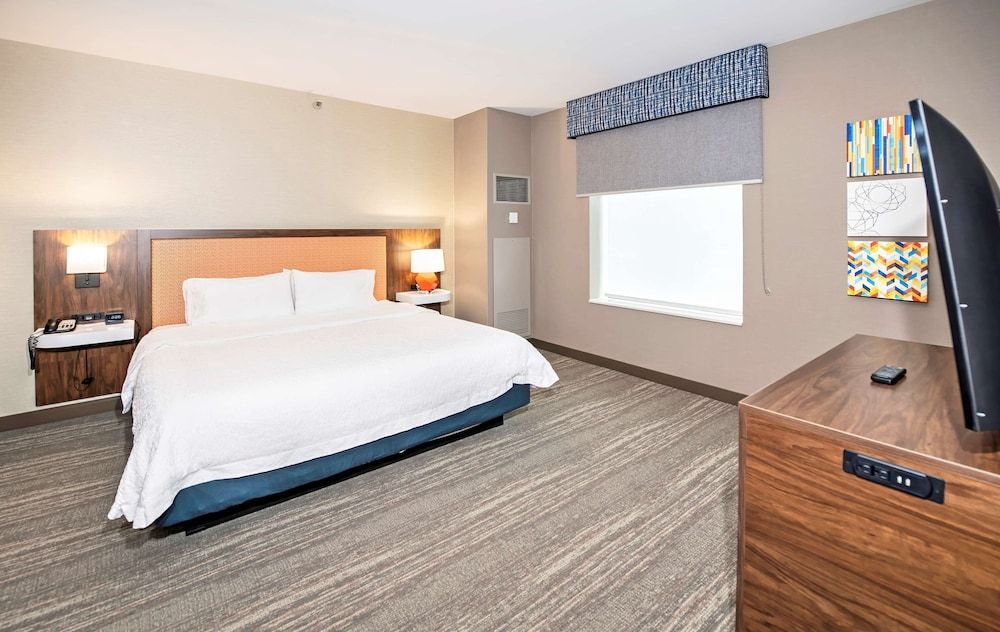 undefined Hampton Inn by Hilton Ottawa 3