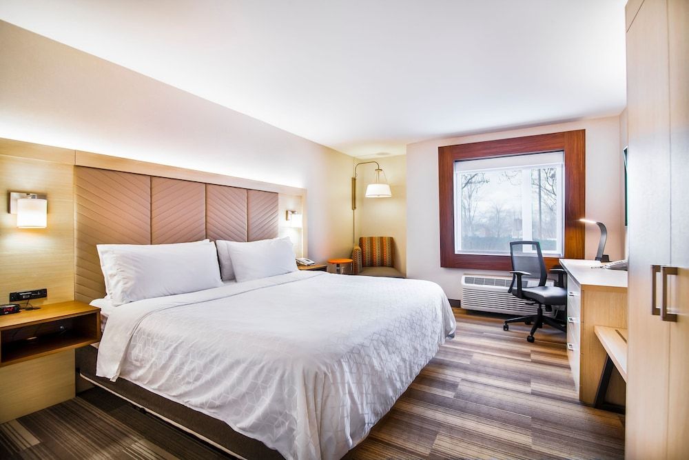 Standard Room, 1 King Bed