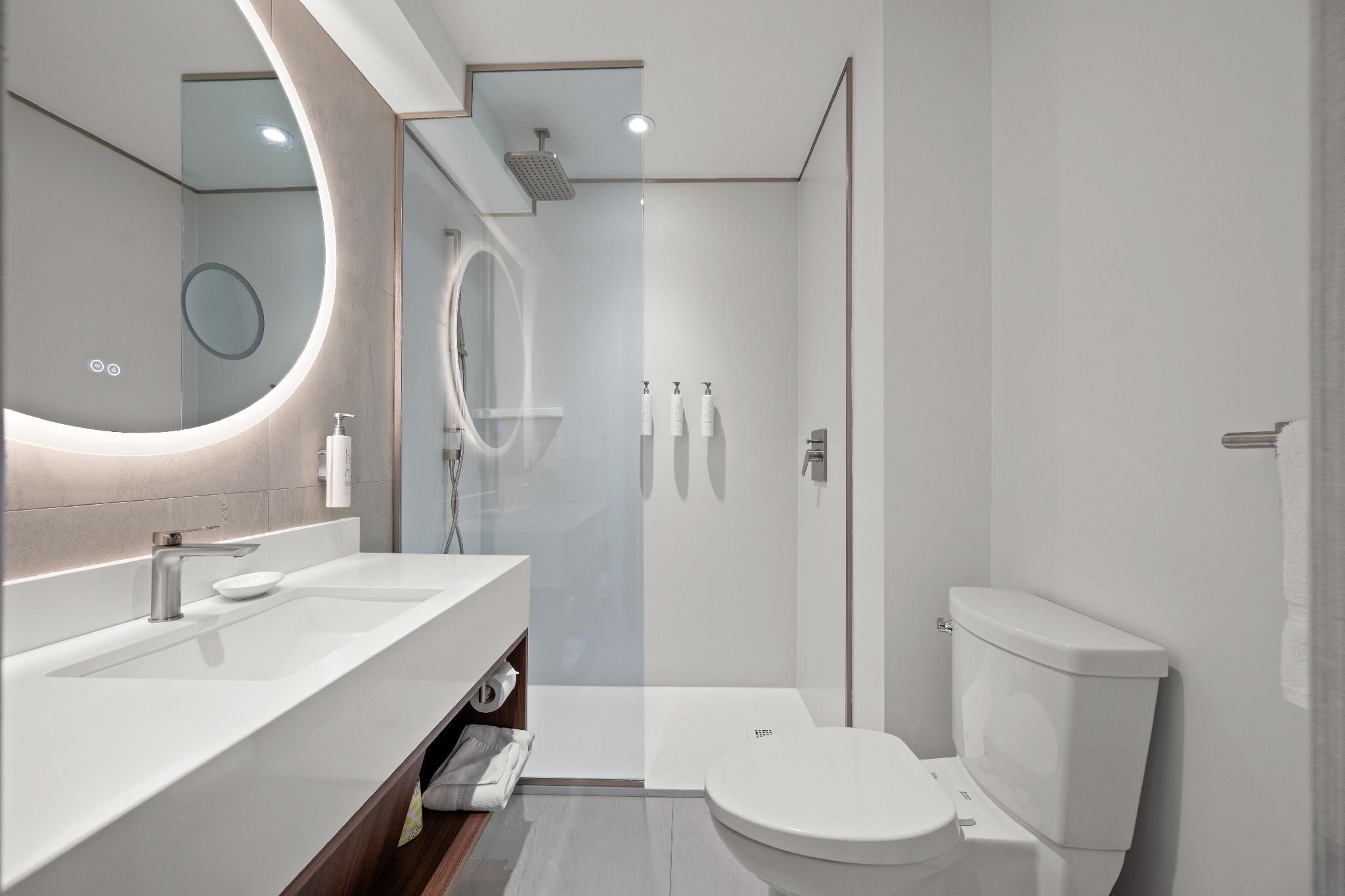 2 Queen Standard Walk In Shower