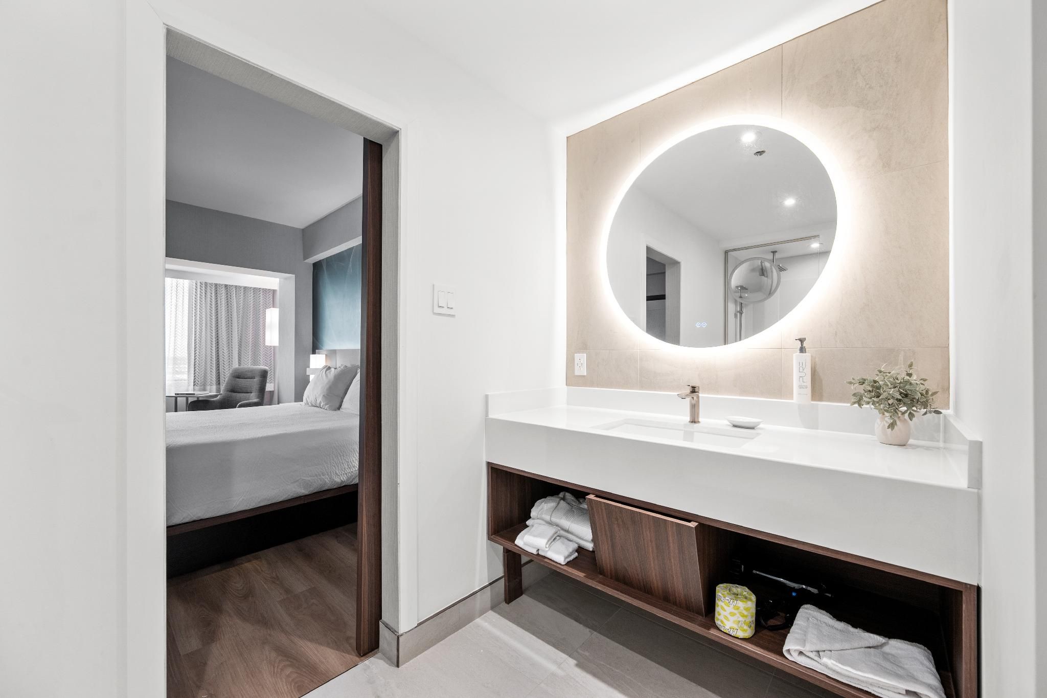 1 King 1 Bedroom Suite