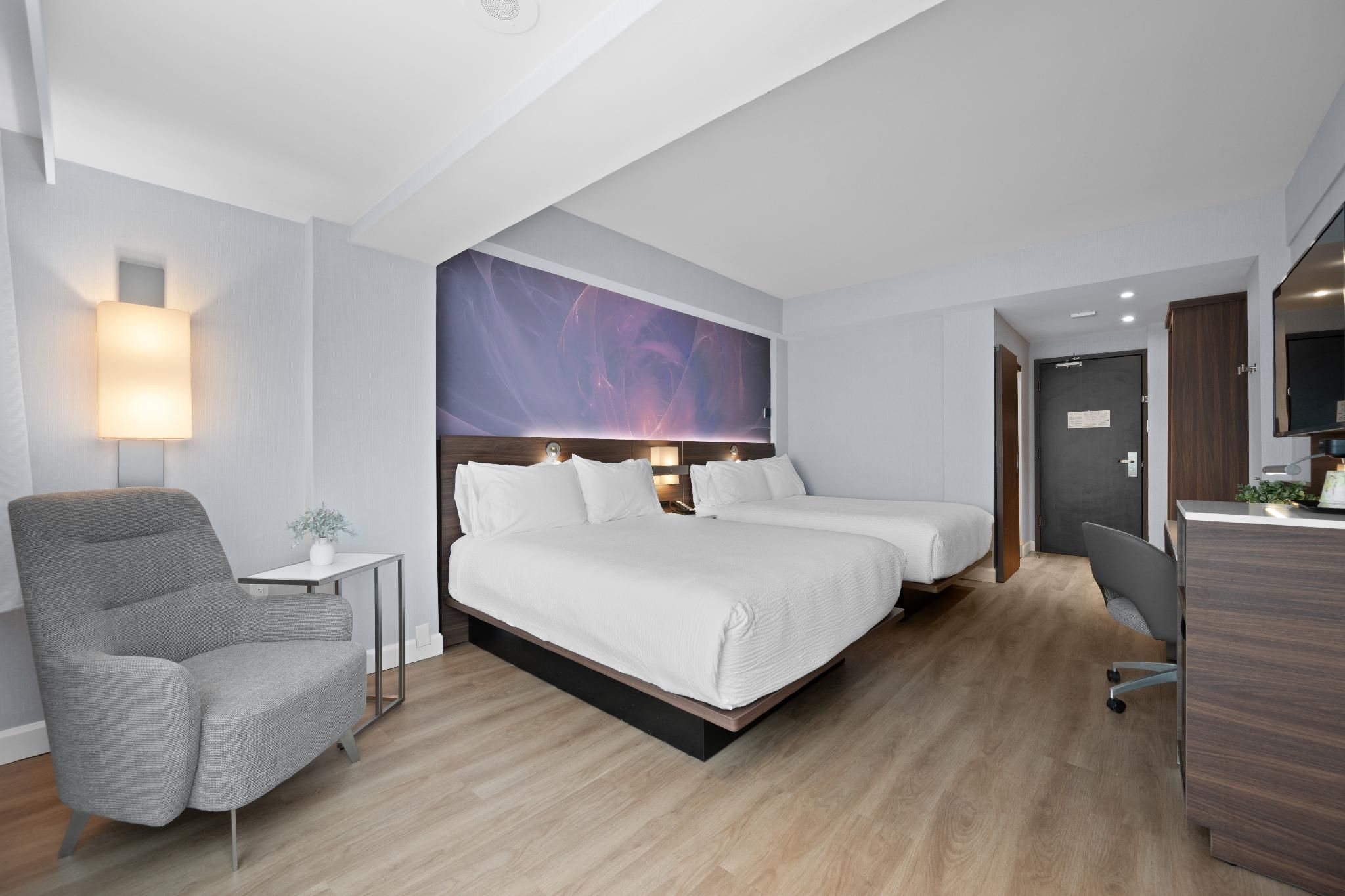 2 Queen Standard Walk In Shower