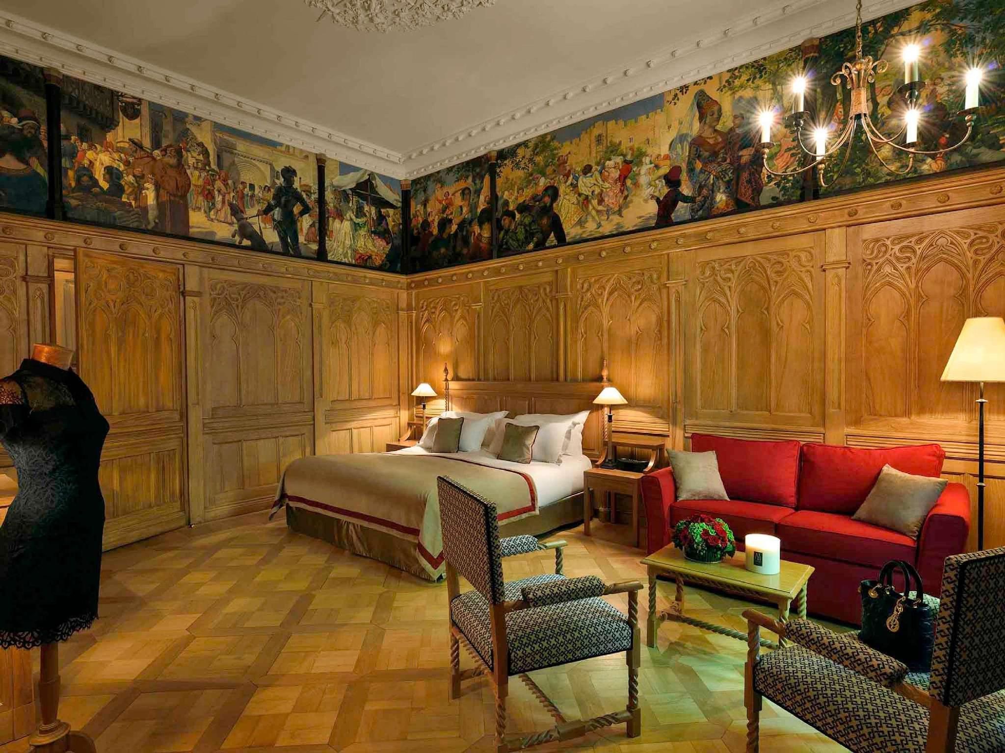 Junior Suite - a king-size bed, a single sofa bed