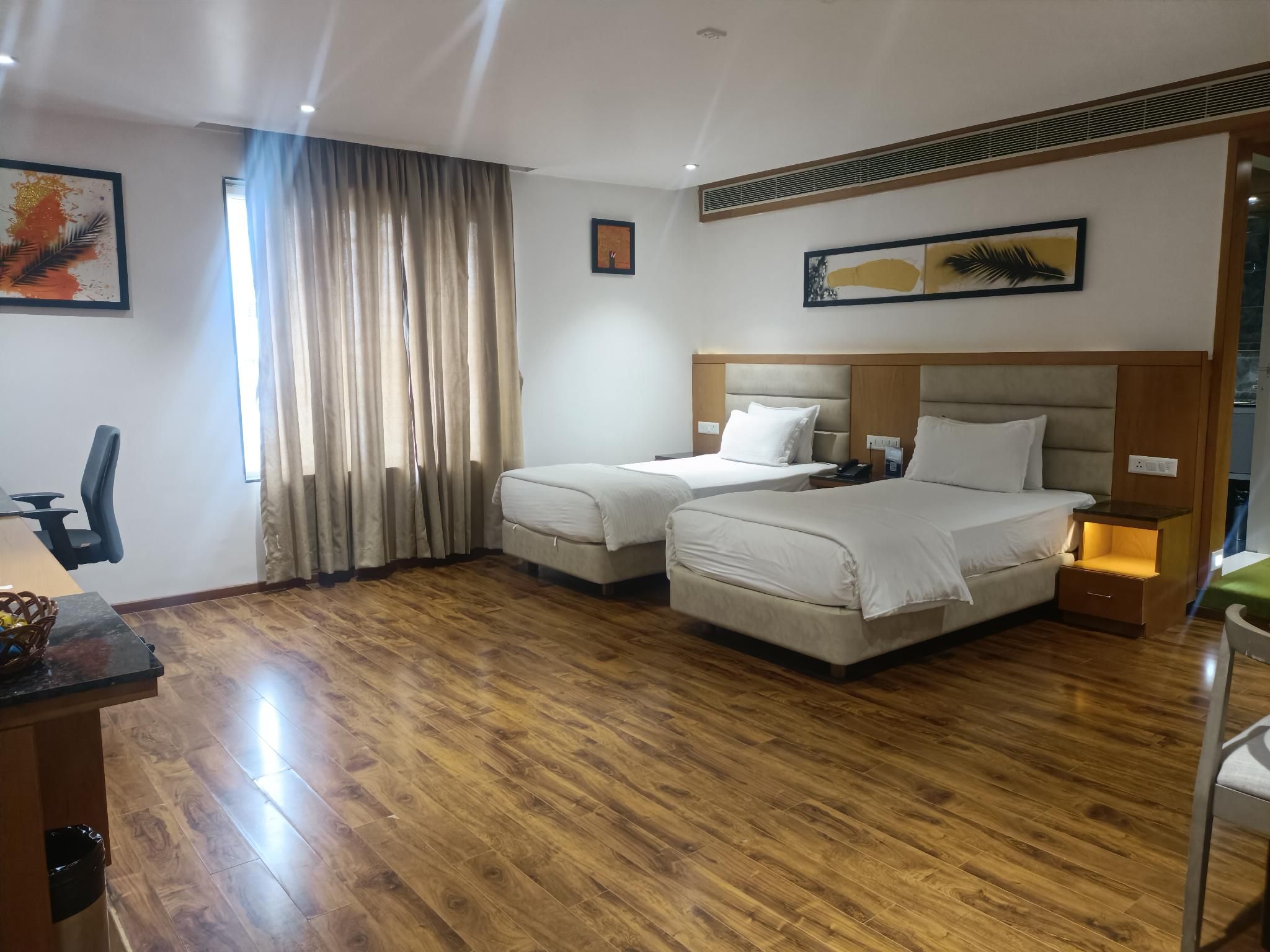 Premier Twin with Breakfast