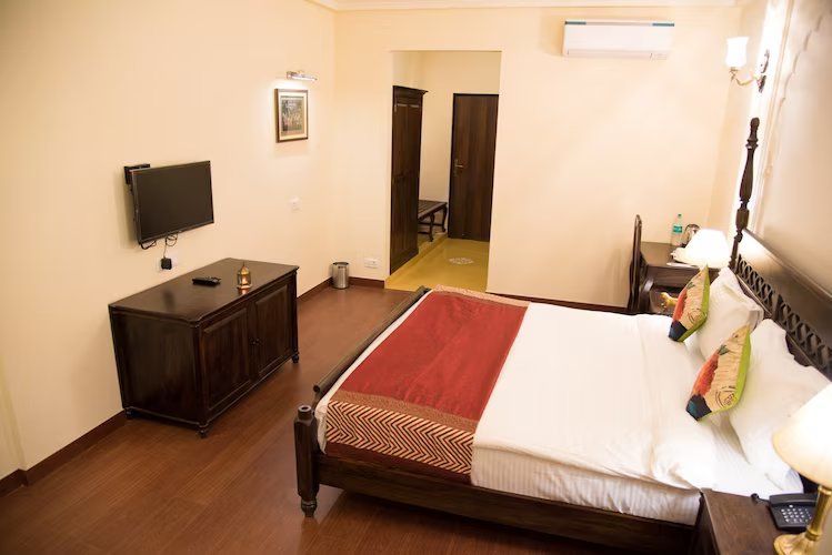 WelcomHeritage Ranthambore Mount Valley Resort Deluxe Room 2
